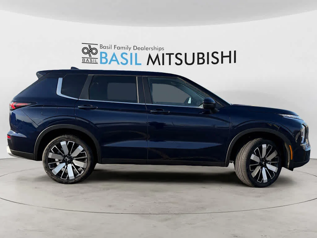 New 2026 Cosmic Blue Metallic Mitsubishi SE image 2