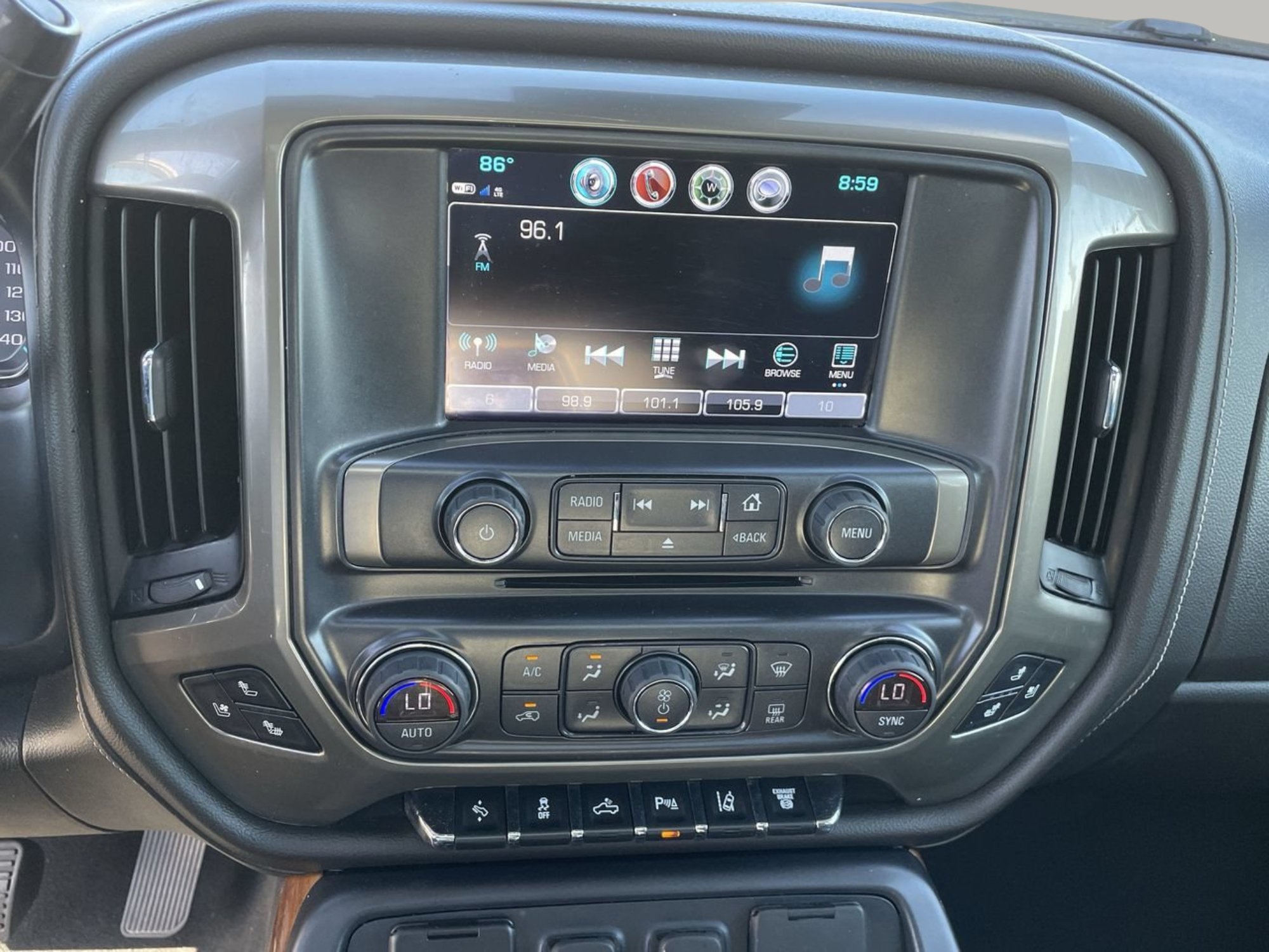Used 2019 Summit White Chevrolet High Country image 22