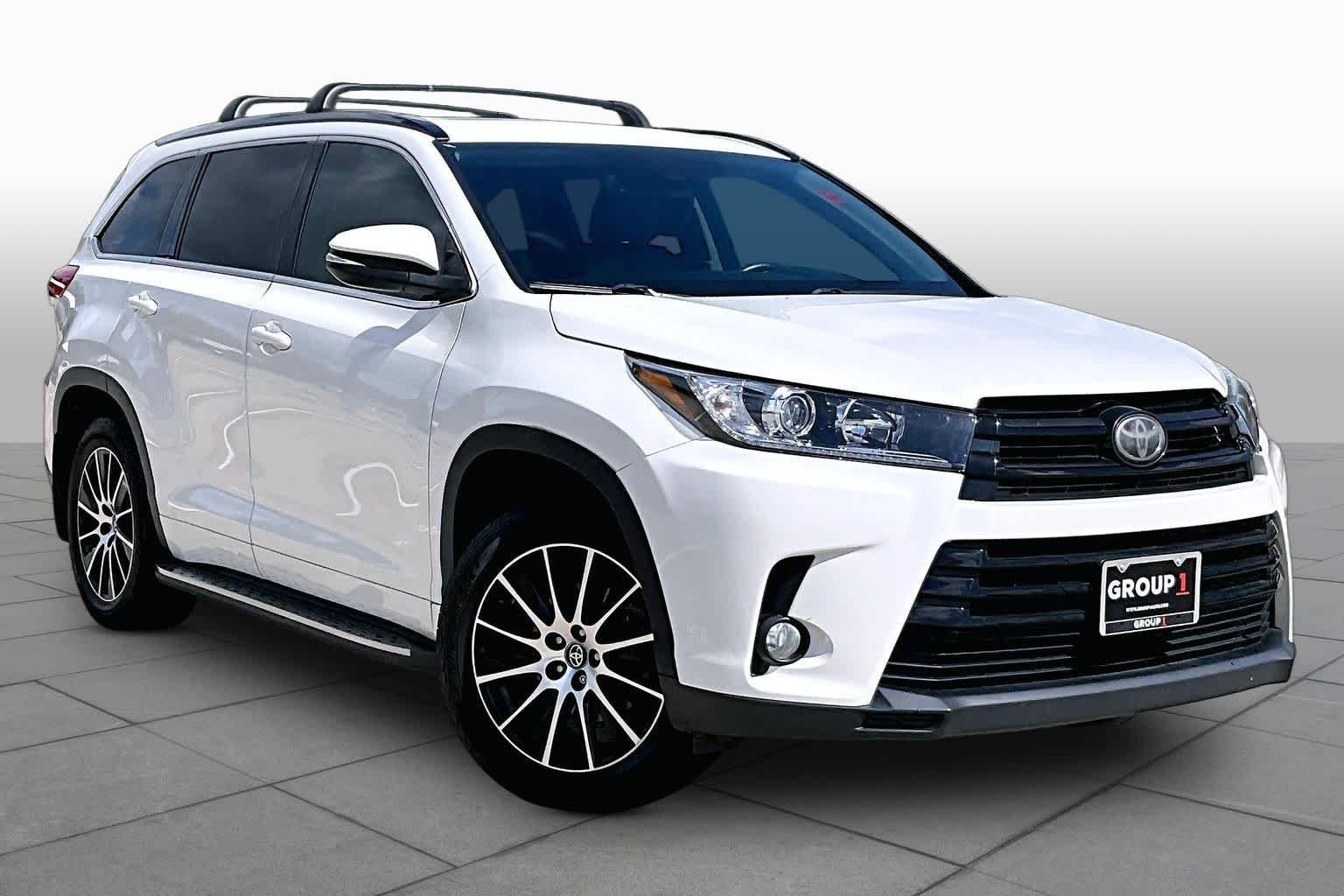 Used 2018 Blizzard Pearl Toyota SE image 3