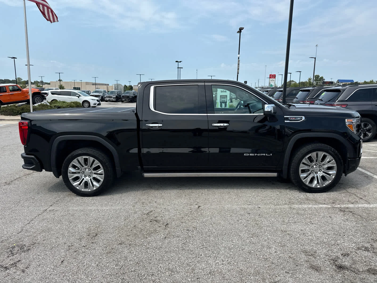 Used 2021 Onyx Black GMC Denali image 4
