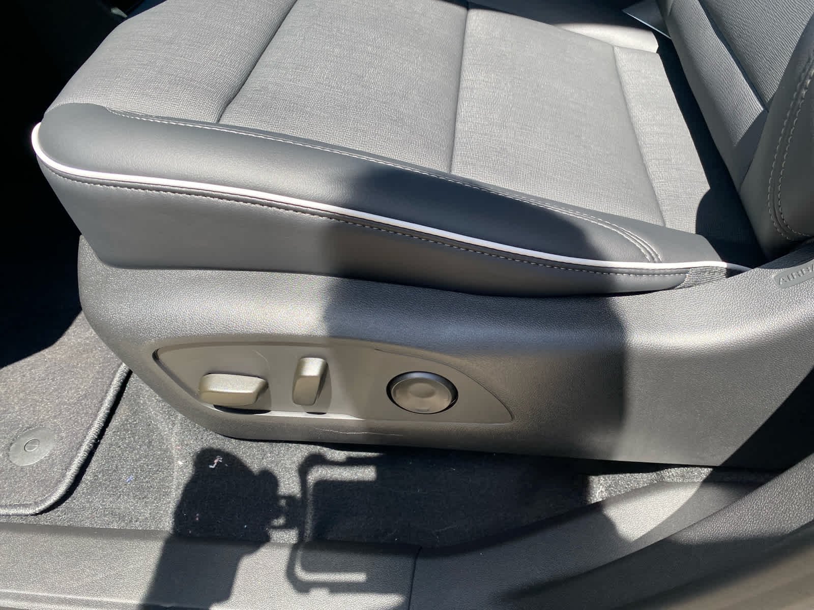 New 2026 Summit White Buick Preferred image 10