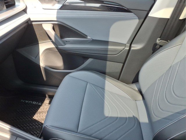 New 2026 Deep Black Pearl Volkswagen SE 4Motion image 18