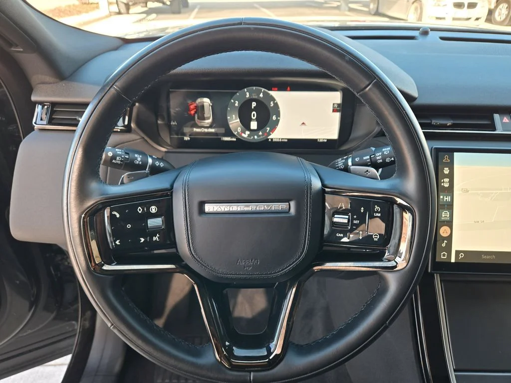 Used 2025  Land Rover Dynamic SE image 14