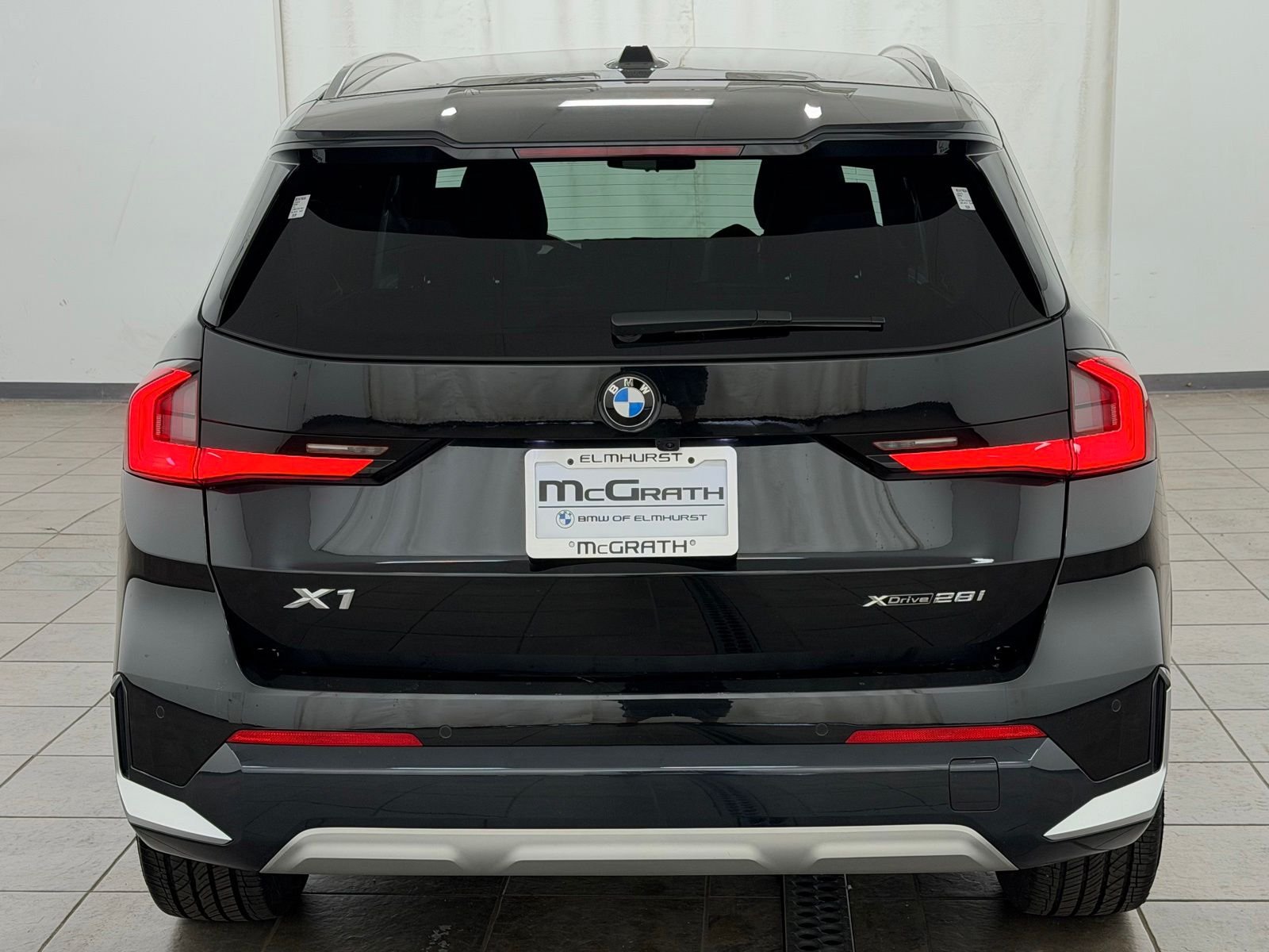 Used 2023 Black Sapphire Metallic BMW xDrive28i image 4