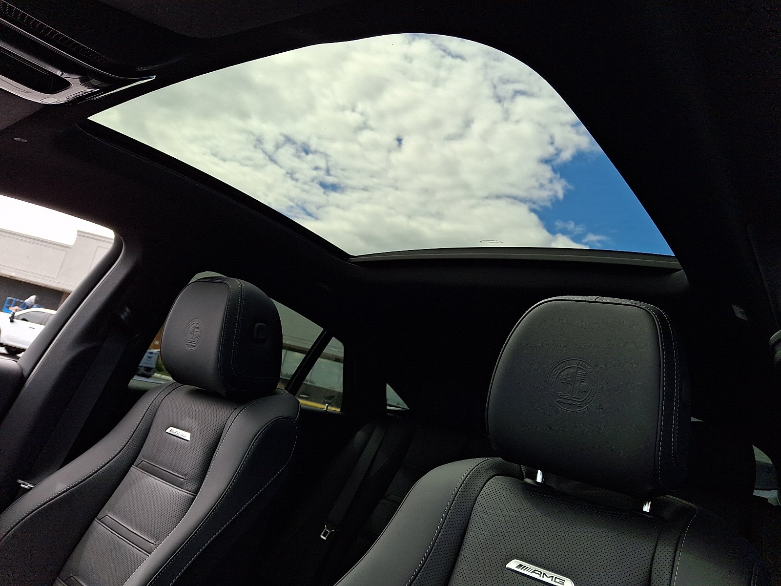 New 2027 MANUFAKTUR Moonlight White Metallic Mercedes-Benz AMG® GLE 53e 4MATIC+ Coupe image 12