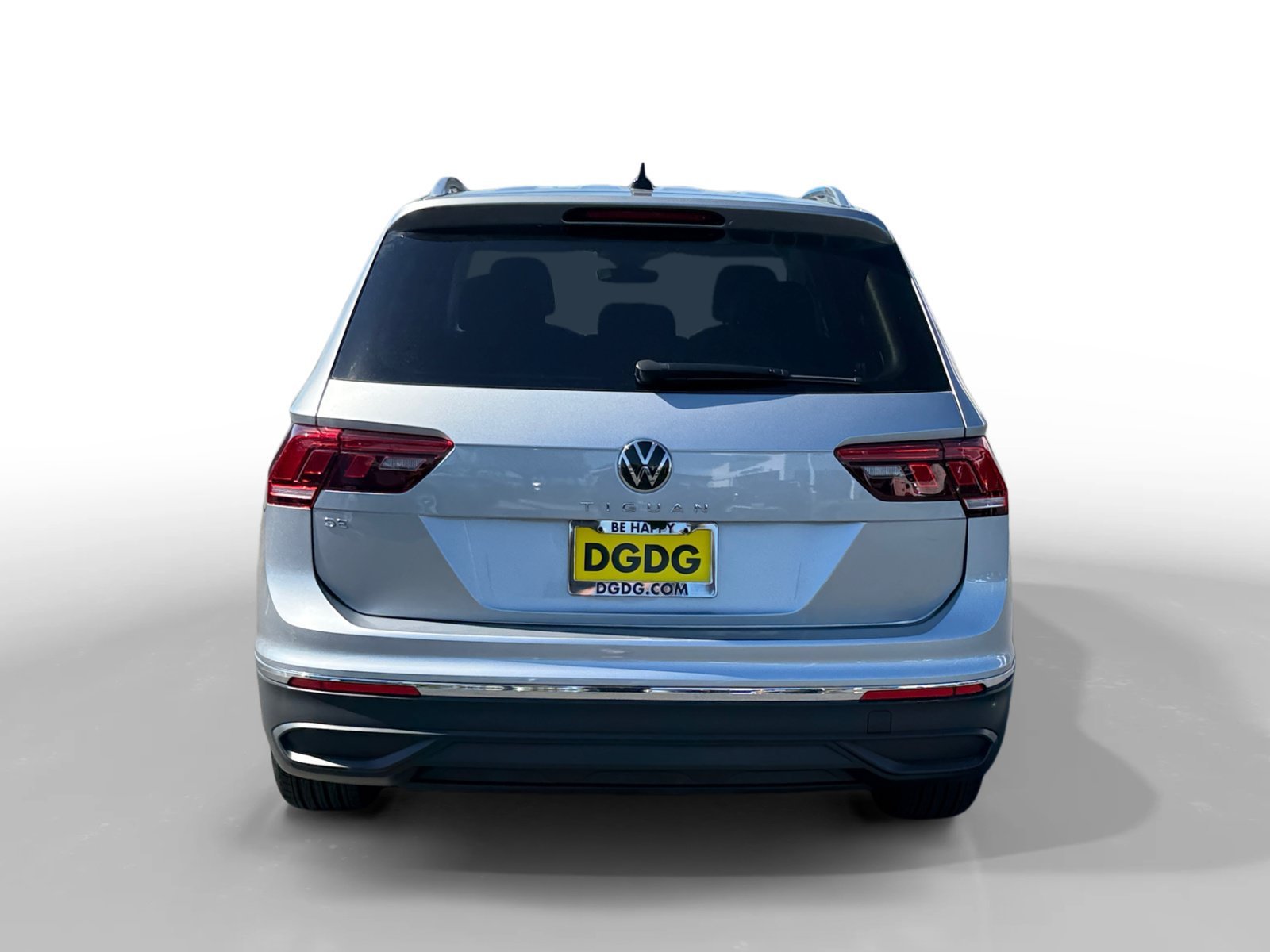 Certified Used 2023 Silver Metallic Volkswagen 2.0T SE image 4