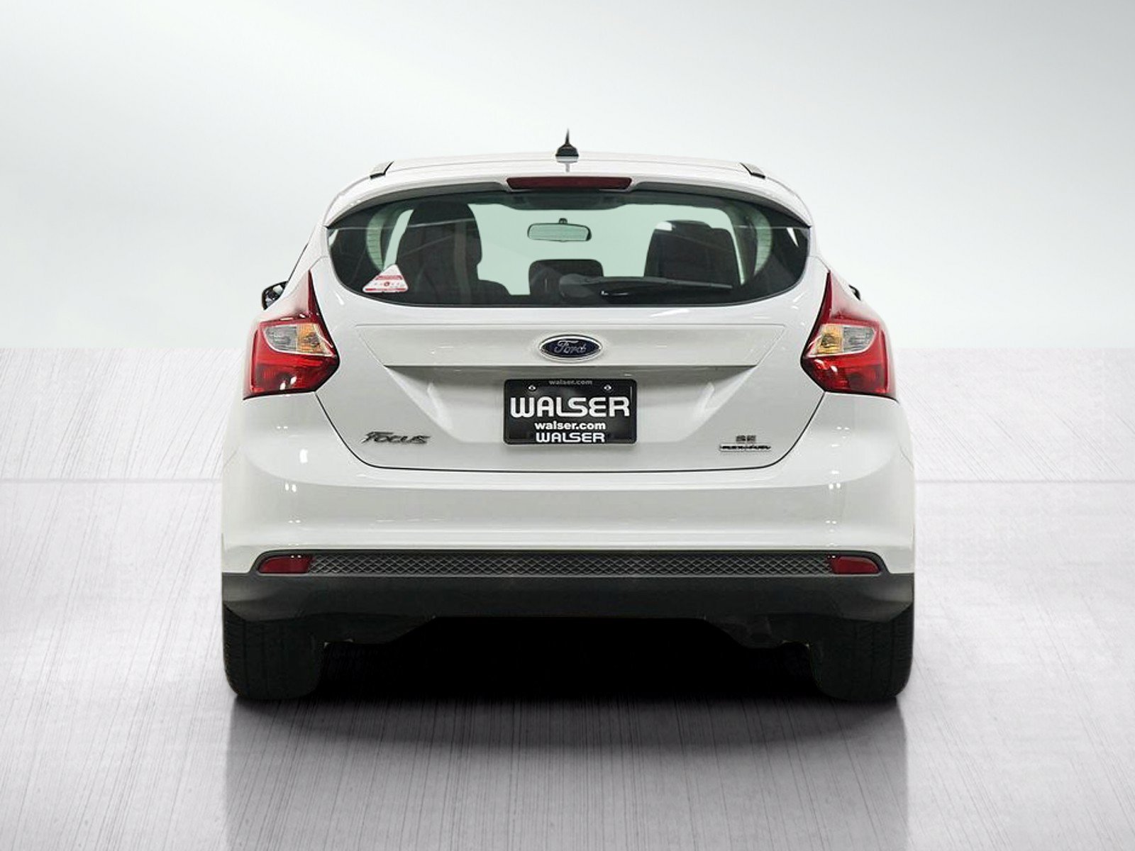 Used 2014 Oxford White Ford 5dr HB SE image 4