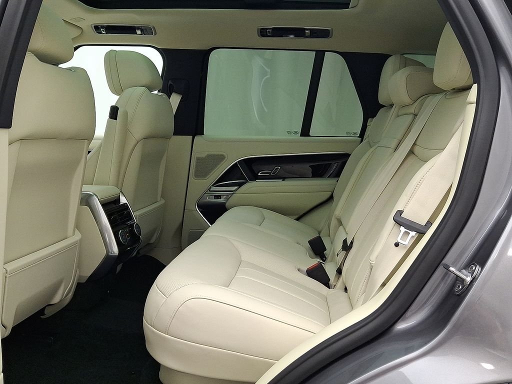 New 2026 Eiger Grey Land Rover SE image 6