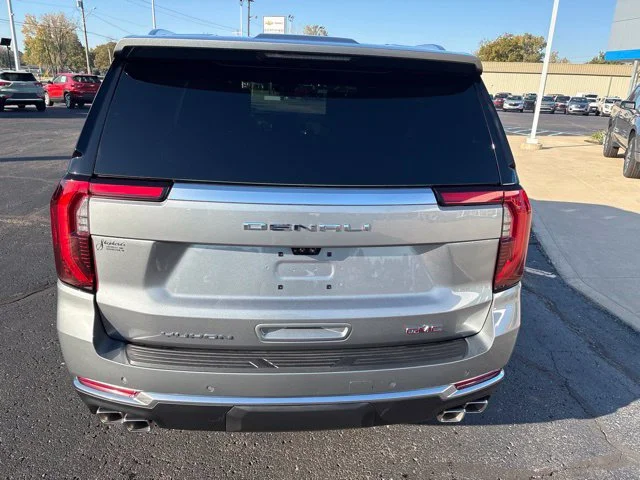 2027 GMC Yukon Denali - Photo 9