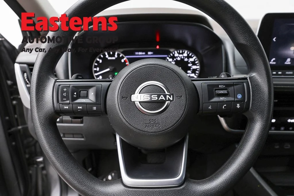 Used 2023 Gray Nissan SV image 10