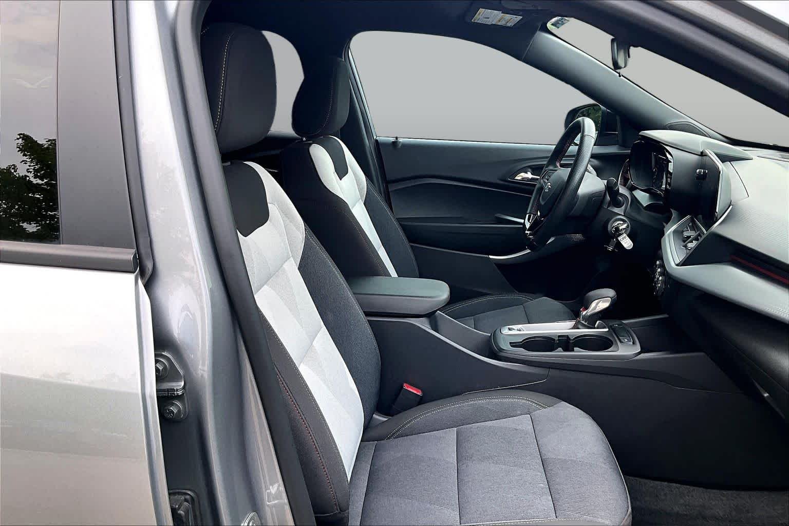 2025 Chevrolet Trax RS - Photo 8