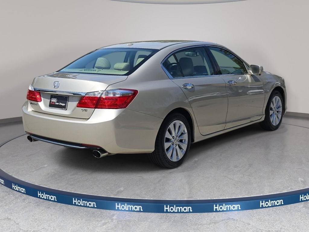 Used 2015  Honda EX-L image 6