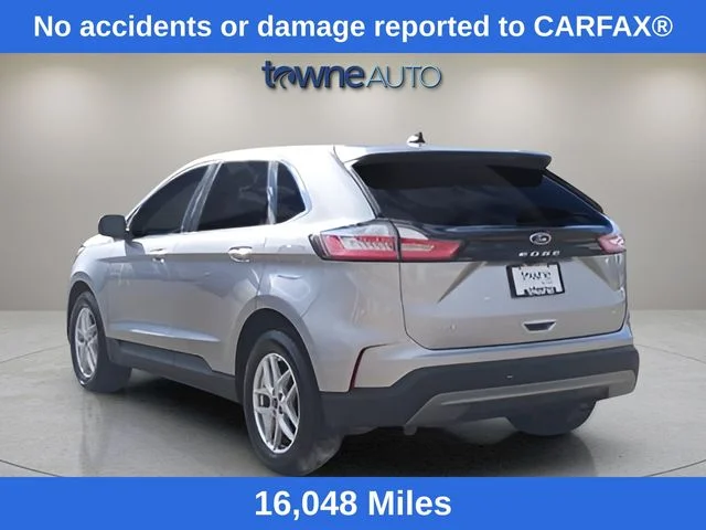 Used 2022 Silver Ford SEL image 3