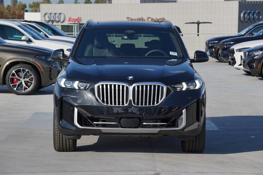 Used 2026 Black Sapphire Metallic BMW sDrive40i image 2