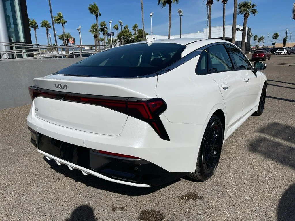 New 2026 White Kia LXS image 8