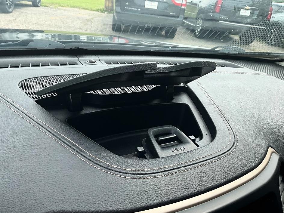 Used 2015 Black Jeep Limited image 19