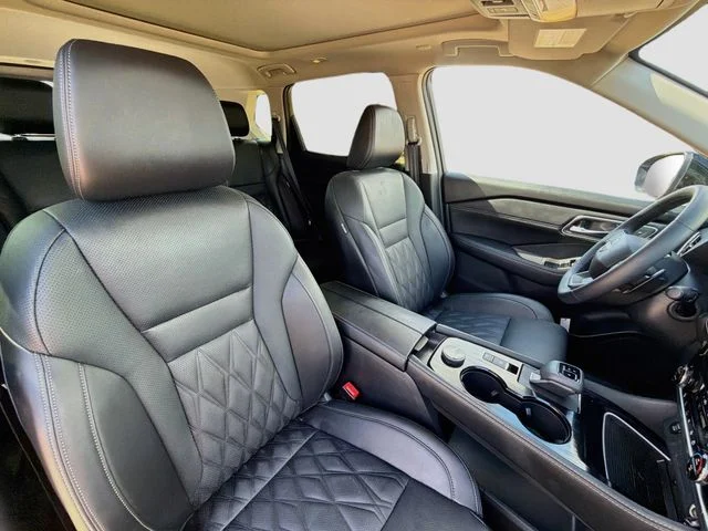 Used 2026 Gold Nissan Platinum image 32