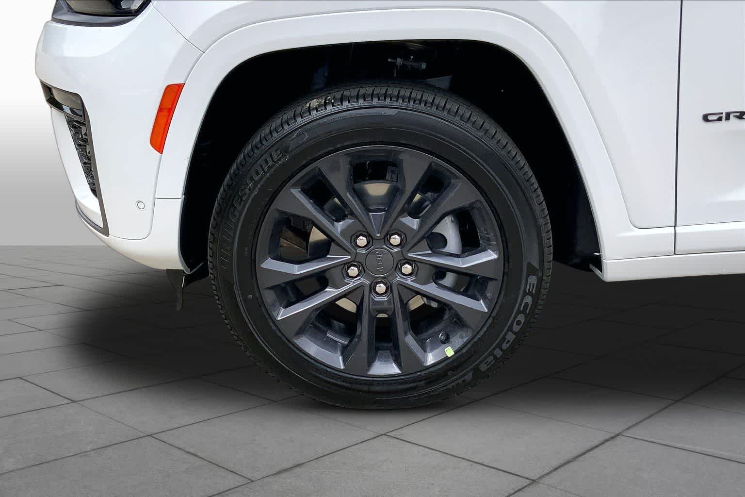 New 2026 Bright White Clearcoat Jeep Limited Reserve image 11