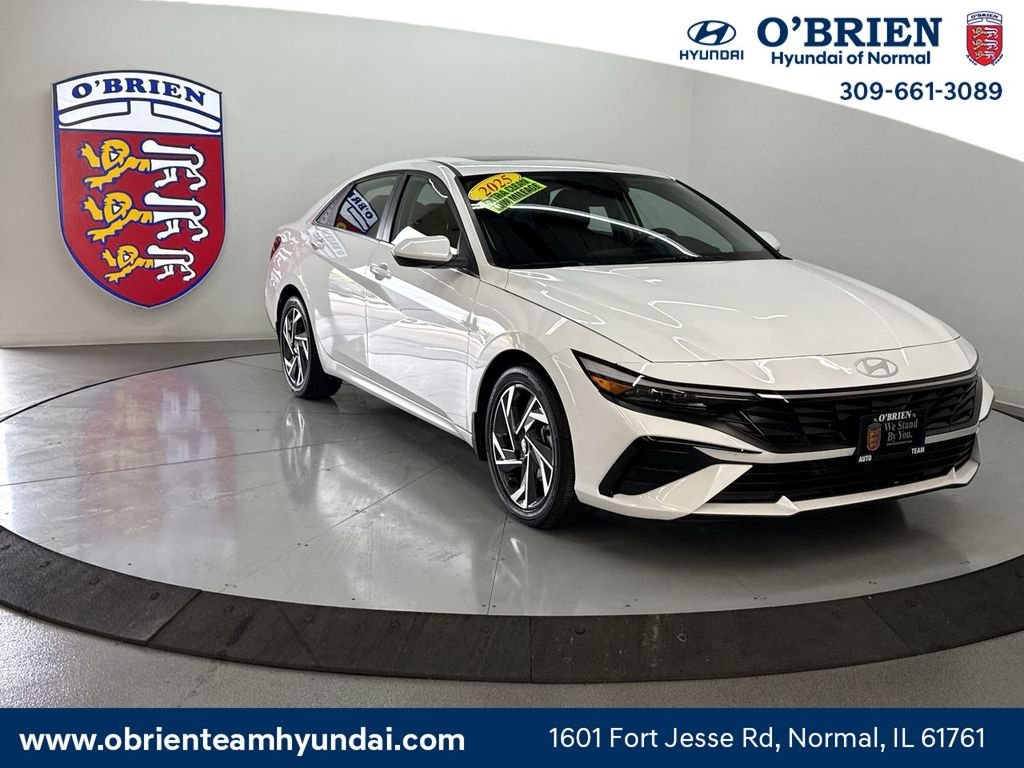 Used 2025 White Hyundai SEL Convenience image 1