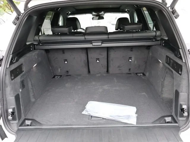 New 2026 Mineral White Metallic BMW xDrive40i image 16