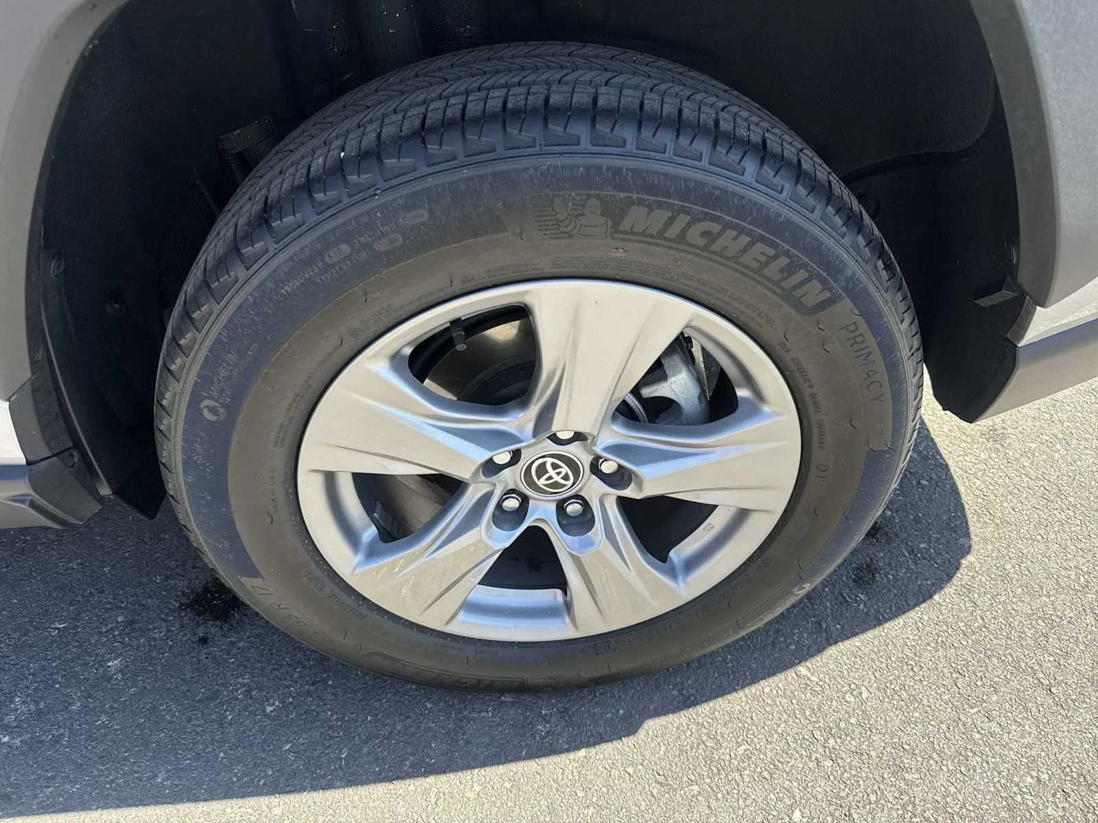 Used 2022 Silver Sky Metallic Toyota XLE image 12