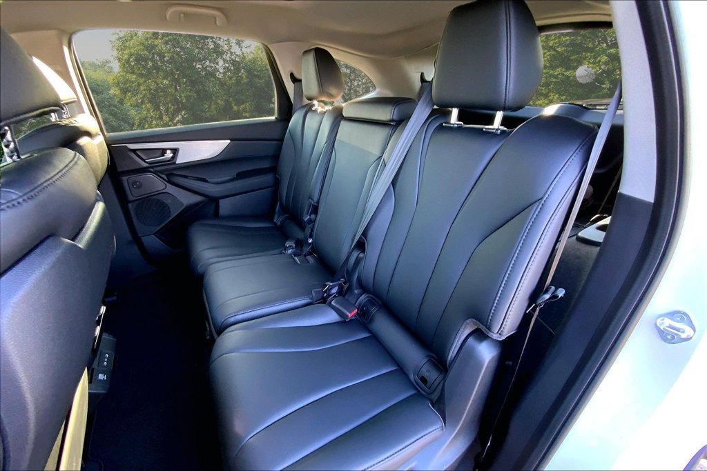 Used 2025  Acura Base image 22