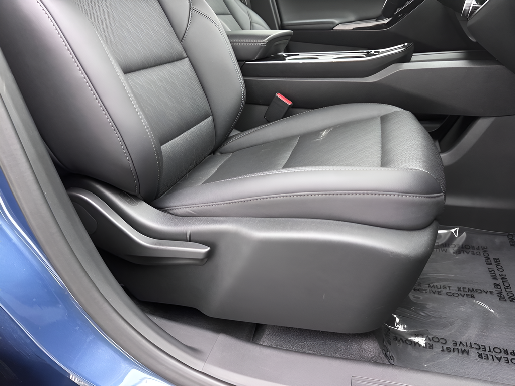 Used 2025 Lakeshore Blue Chevrolet LT image 34
