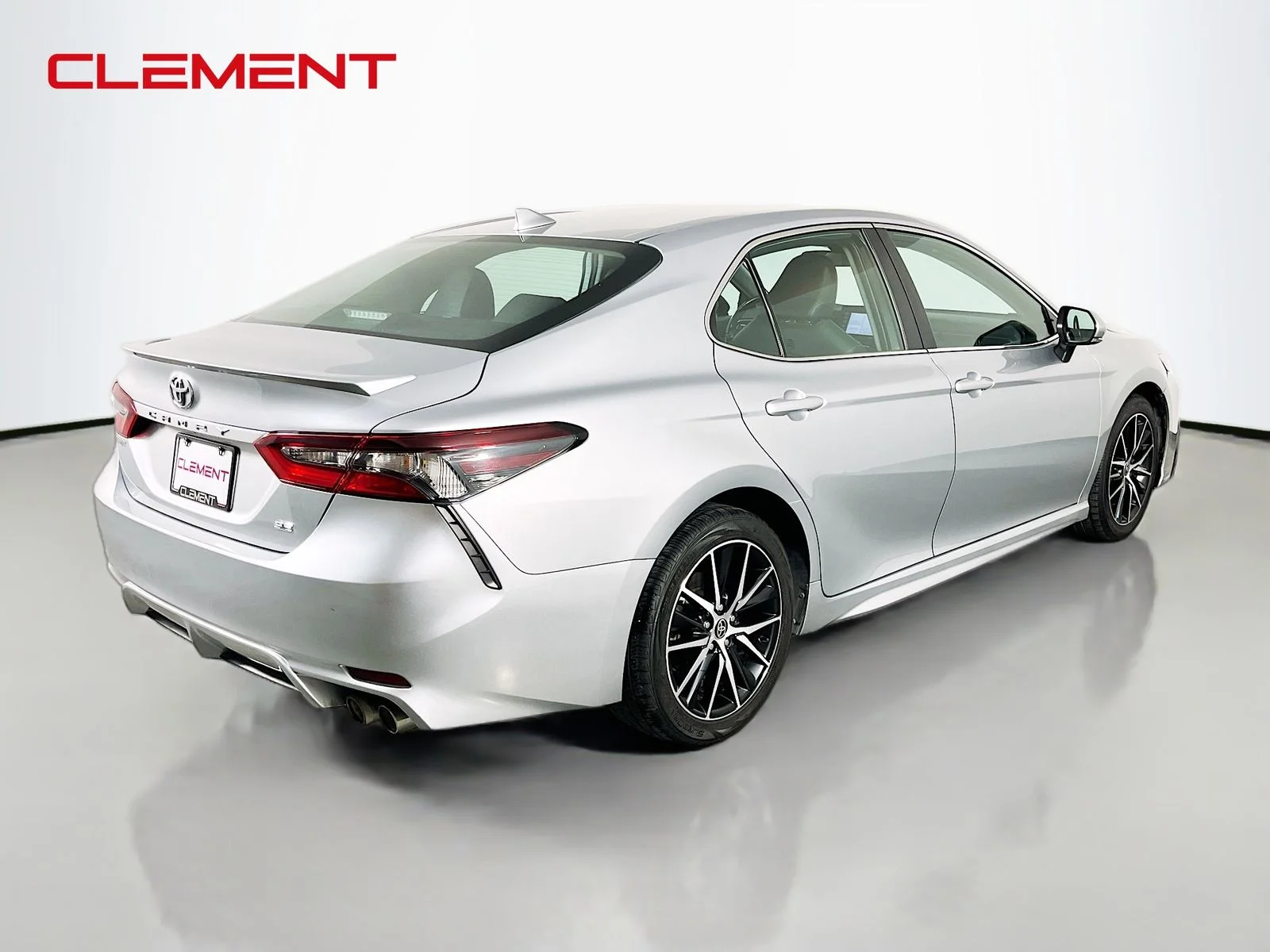 Used 2022 Silver Toyota SE image 6
