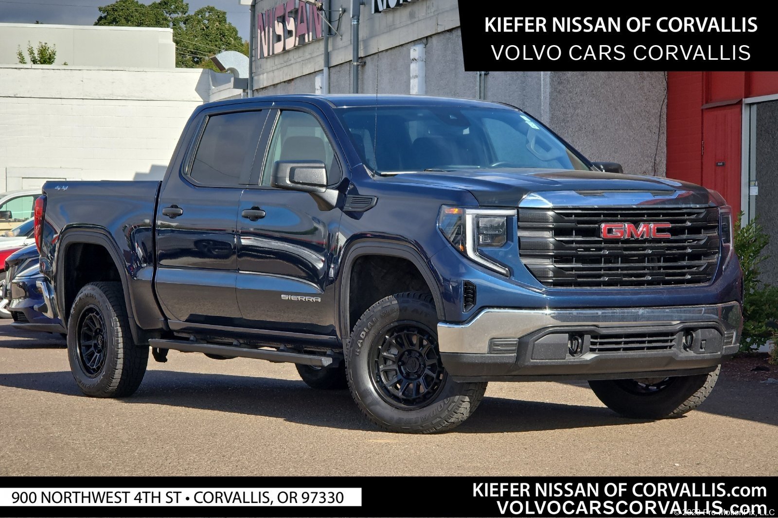 Used 2023  GMC Pro image 1