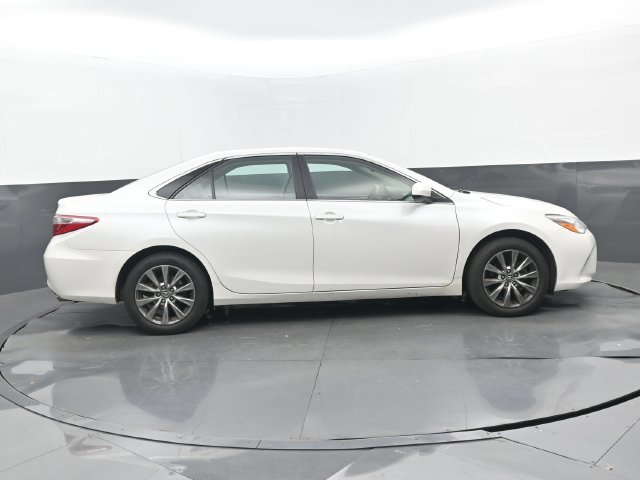 Used 2017 Blizzard Pearl Toyota XLE image 2