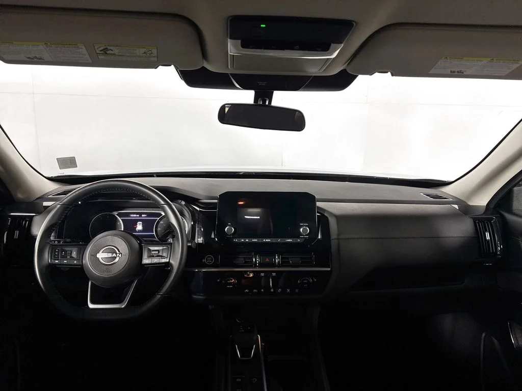 Used 2022 Gray Nissan SV image 12