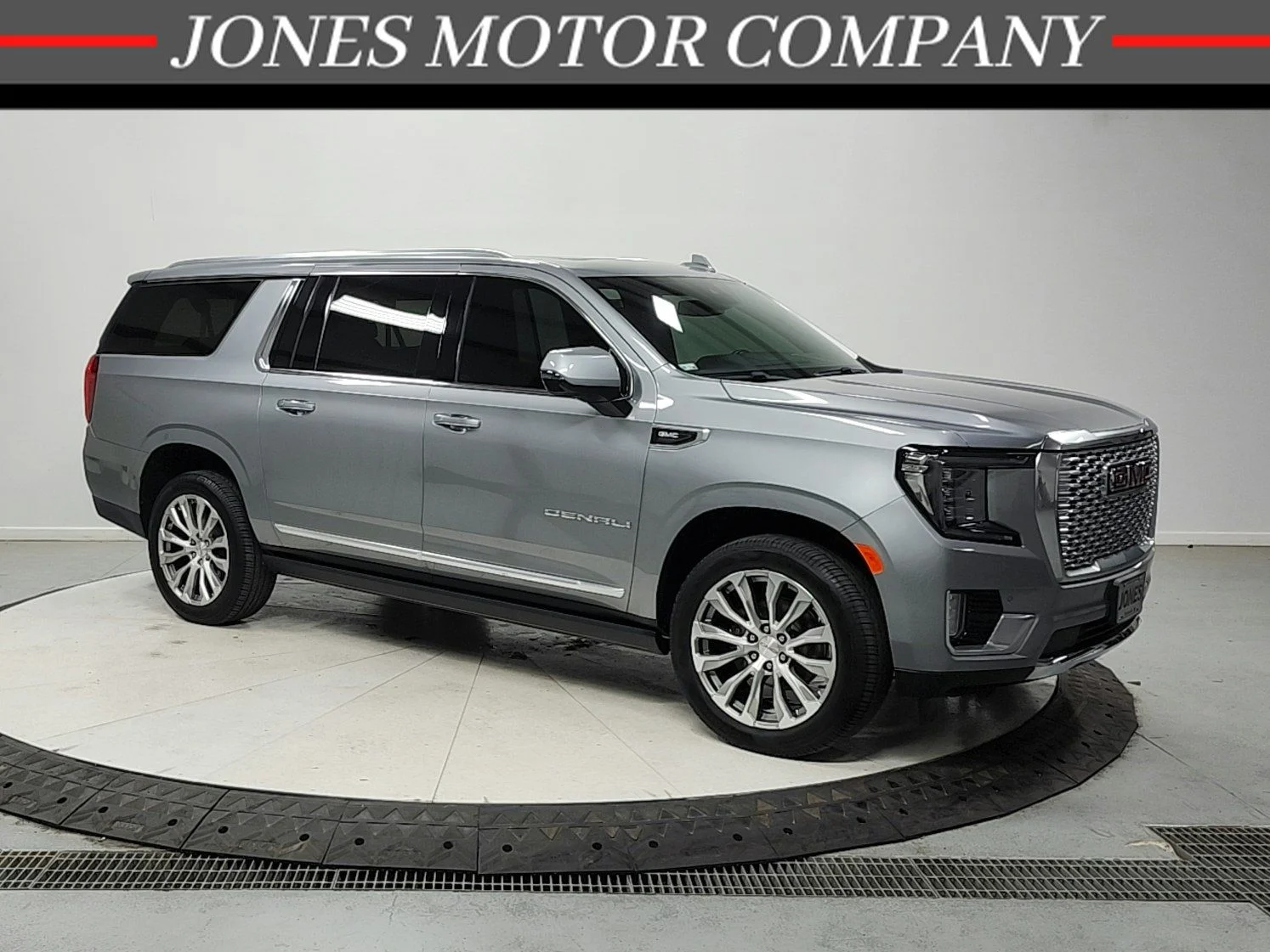 Used 2023 Silver GMC Denali image 1