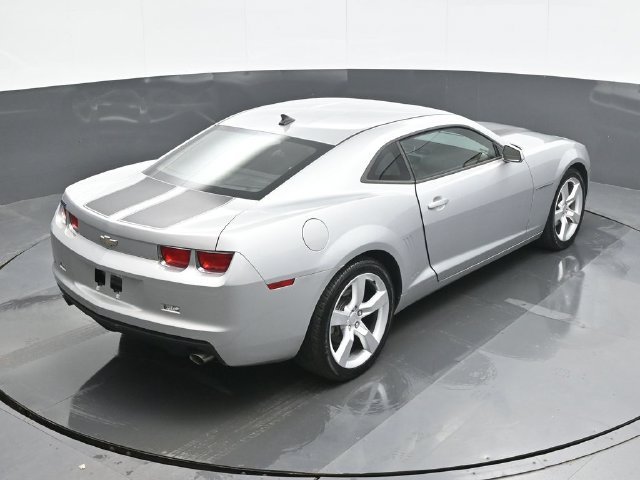 Used 2011 Silver Chevrolet 1LS image 17