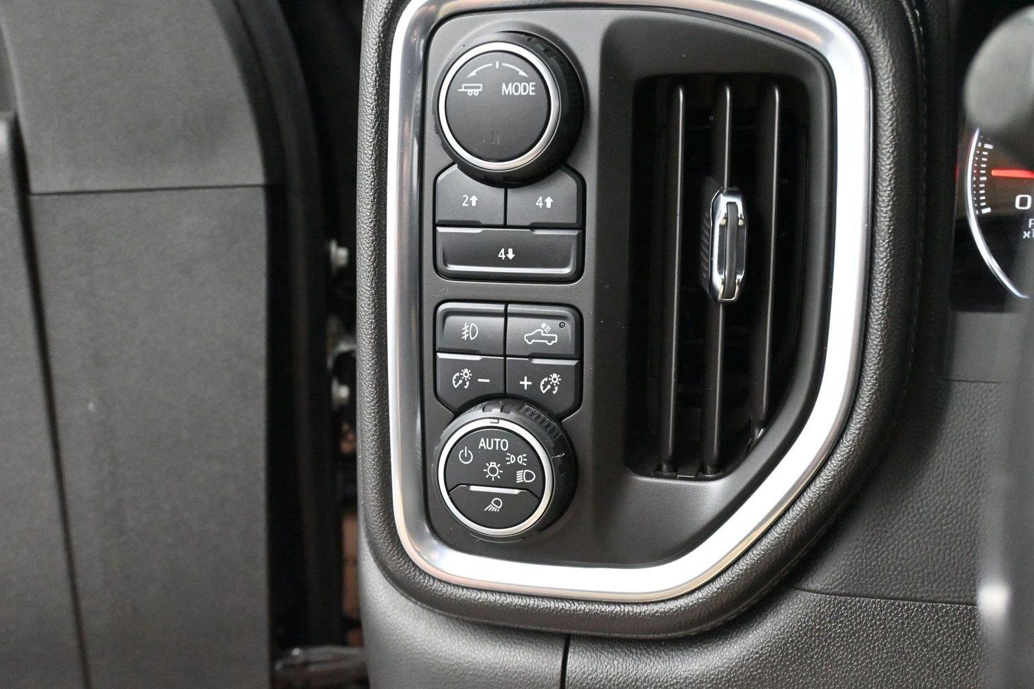 Used 2020 BLACK Chevrolet LT image 21