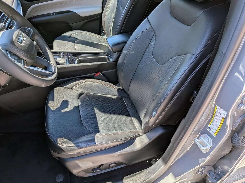 Used 2023 Gray Jeep Limited image 20