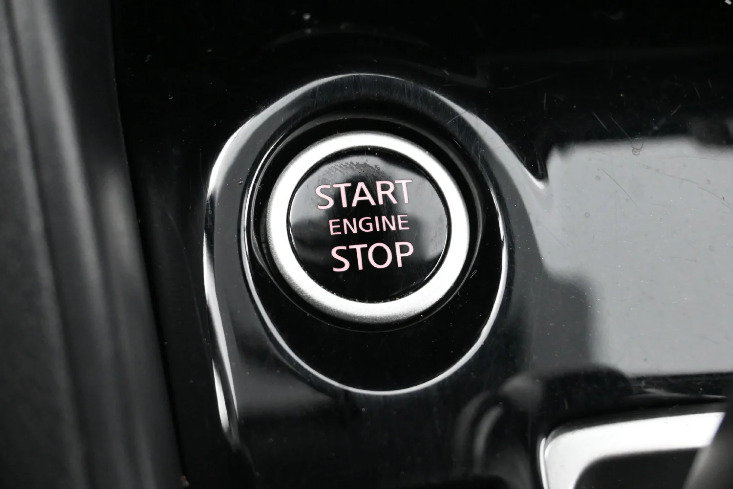 Used 2025 Silver Nissan 1.6 SV image 9