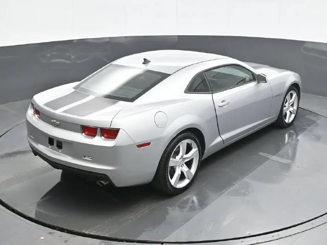 Used 2011 Silver Chevrolet 1LS image 17