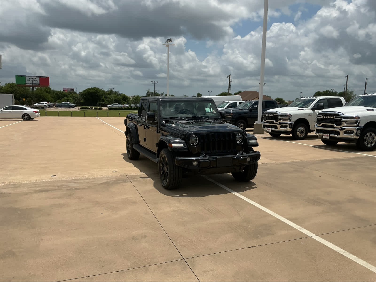 Used 2022 Black Clearcoat Jeep High Altitude image 4