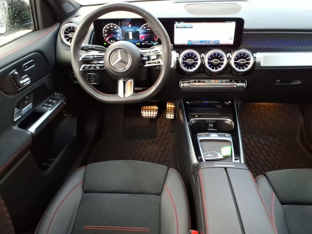 Used 2024 Digital White Metallic Mercedes-Benz GLB 250 image 4