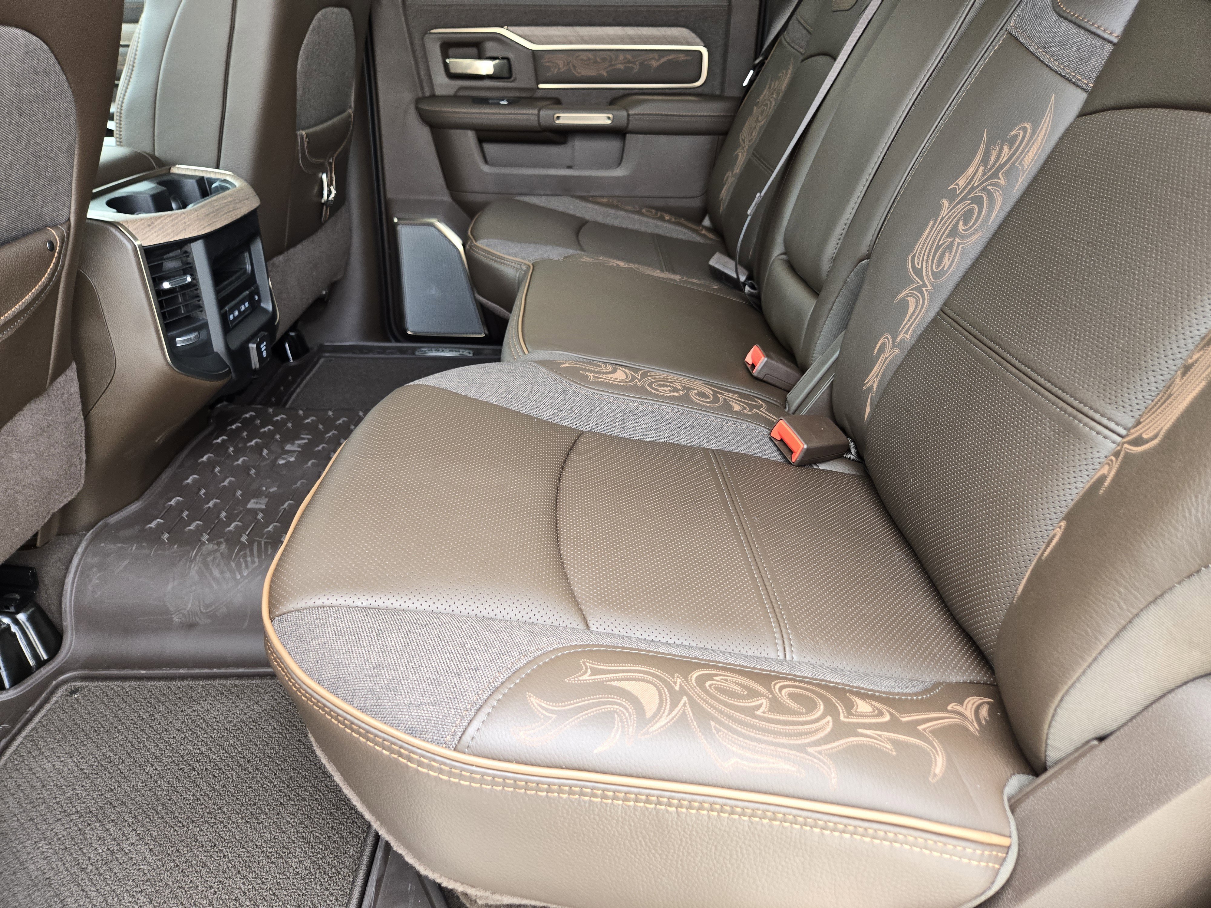 New 2026 Diamond Black Crystal Pearl-Coat Exterior Paint RAM Longhorn image 25
