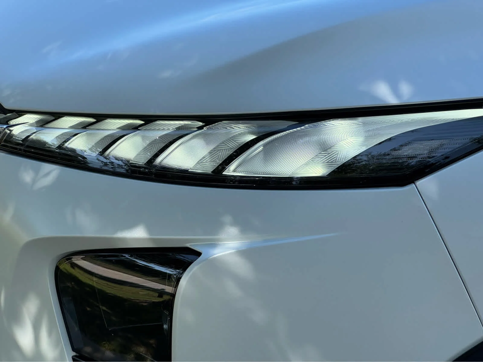 New 2027 2T RAD WHT INFINITI Sport AWD image 5