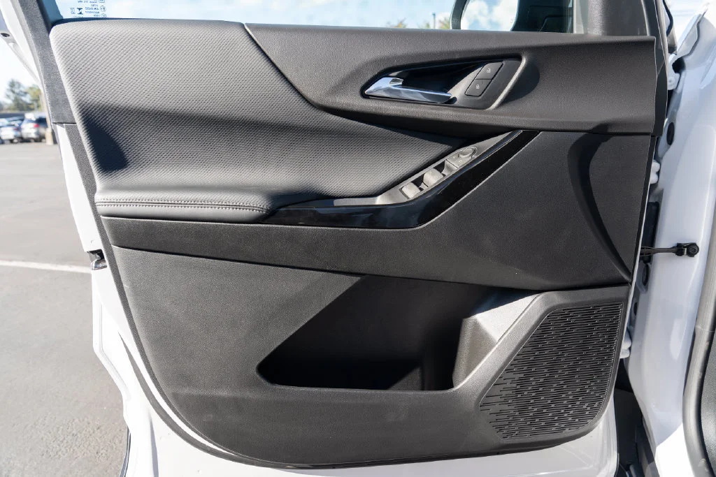 2027 Chevrolet Equinox LT - Photo 21