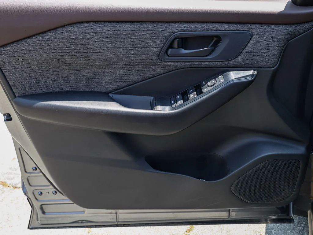 Used 2023 Gray Nissan S image 22