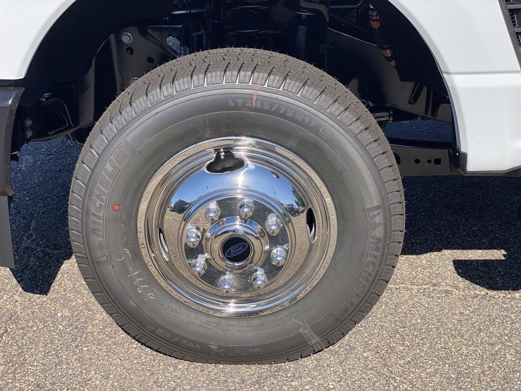New 2026 White Ford F350 4X4 CRW CC image 7