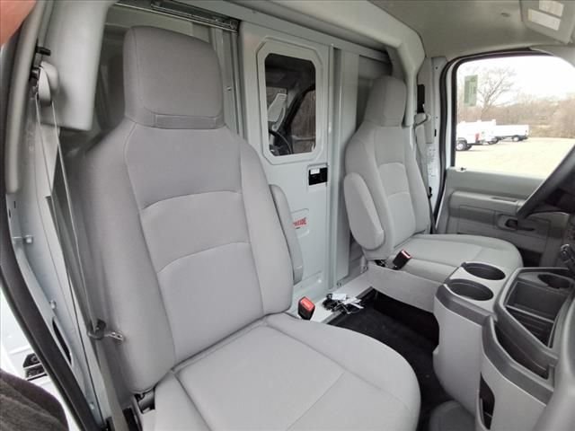 2025 Ford E-Series Cutaway Base - Photo 9