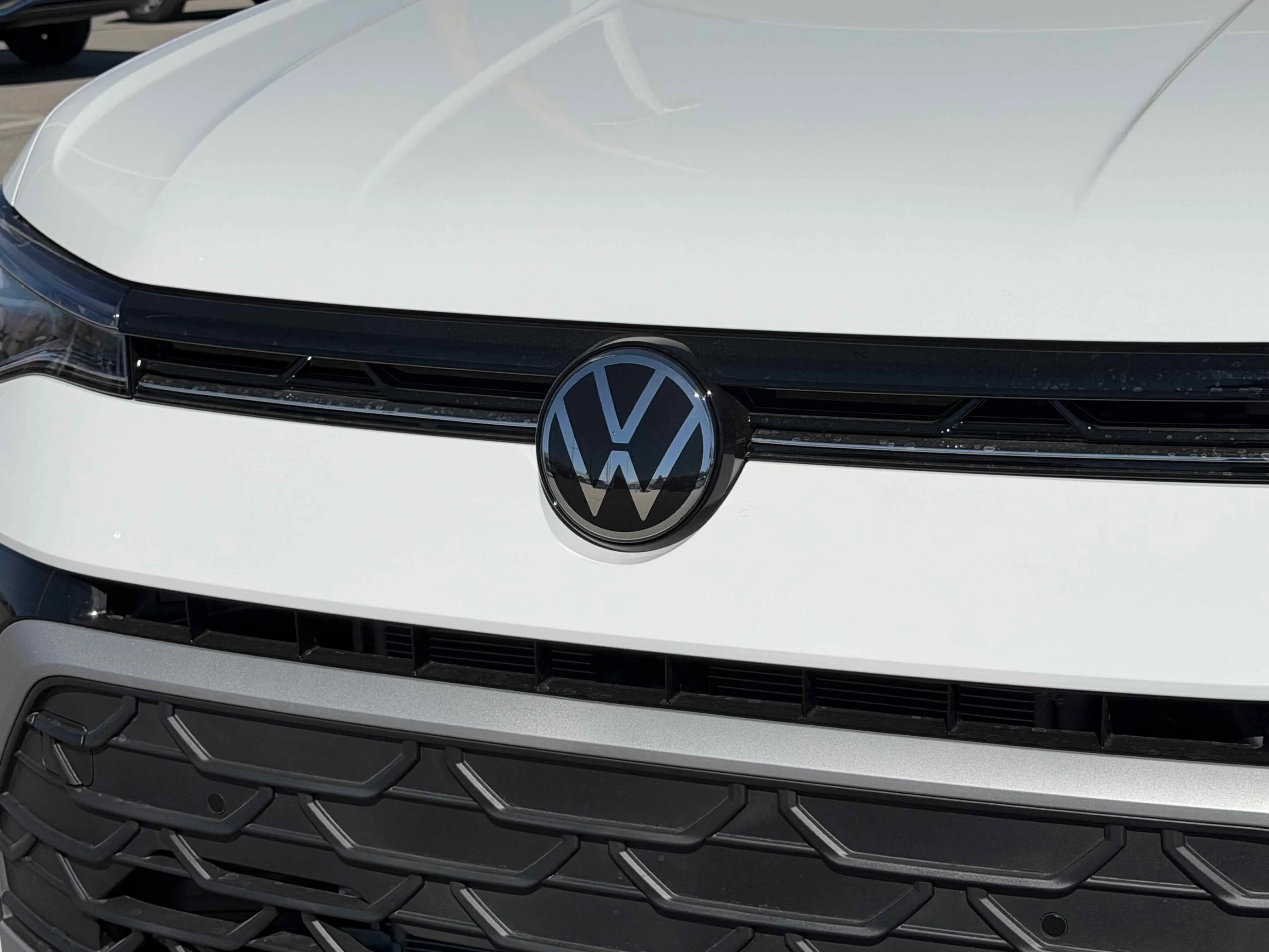 New 2026 Pure White Volkswagen SE image 11