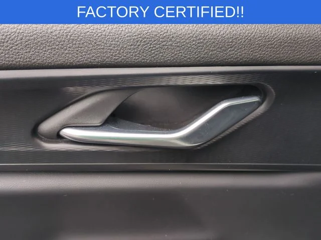 Used 2025 White/off-white Jeep Laredo X image 30