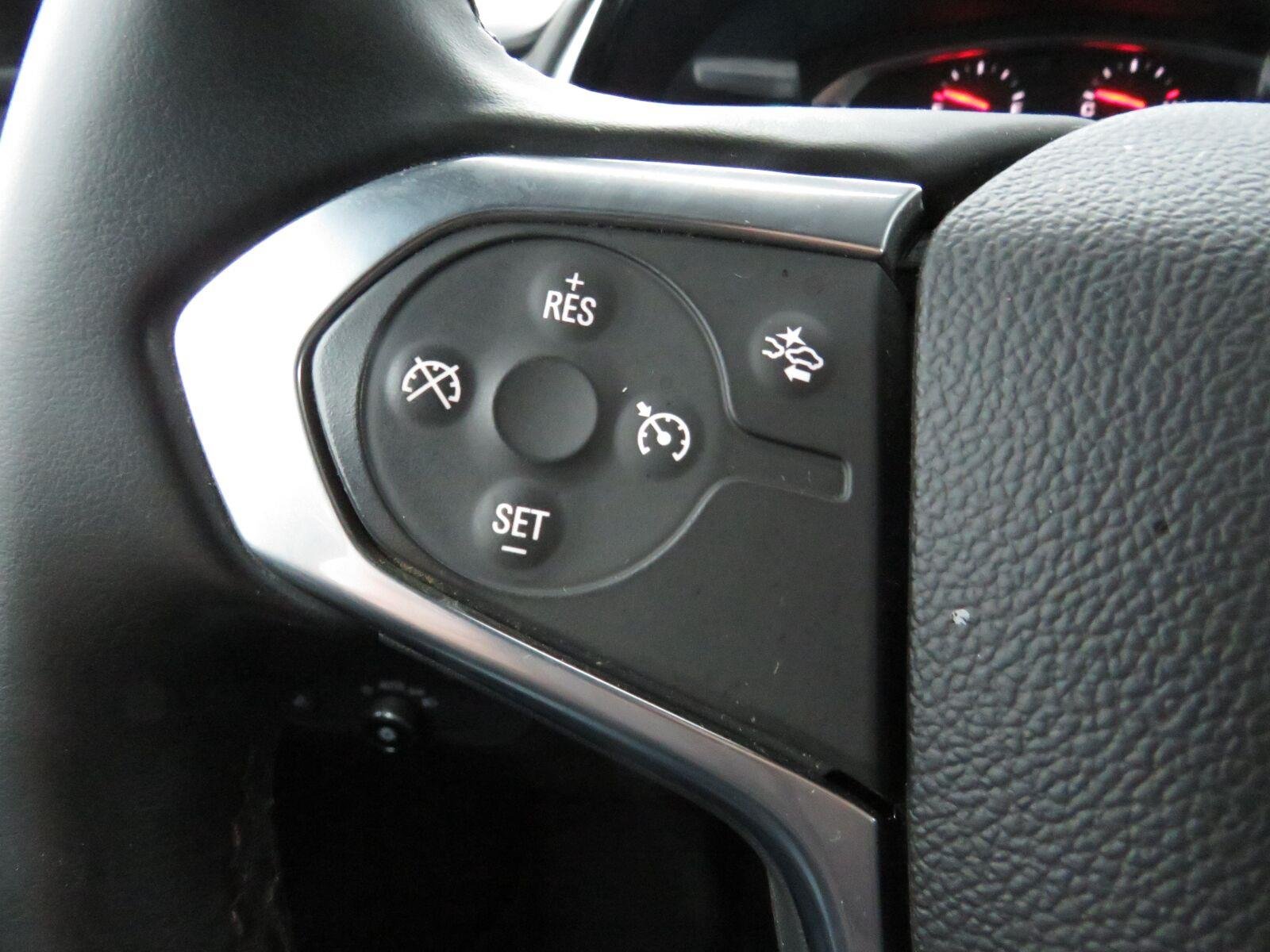 Used 2023 Silver Sage Chevrolet LT image 24