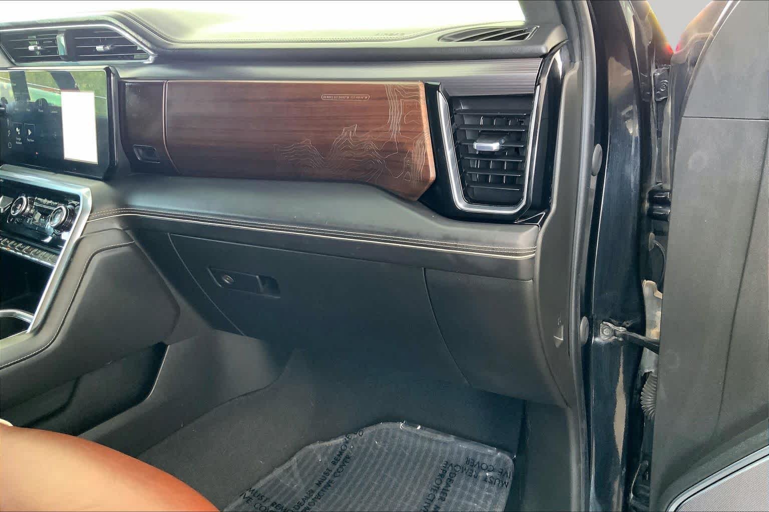 Used 2022 Onyx Black GMC Denali Ultimate image 17