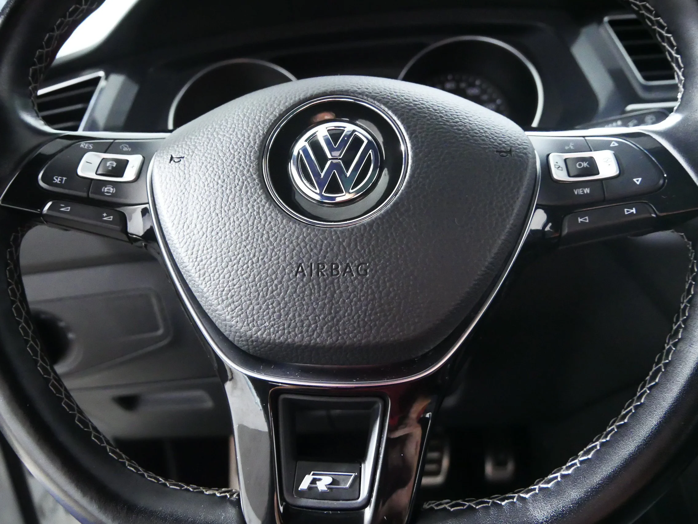 Used 2021 Pure White Volkswagen SE R-Line Black image 25